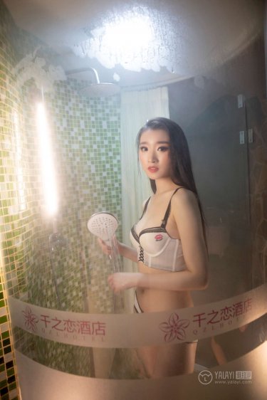 皇上捏住宫女的双乳